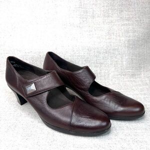 Munro Leeann brown leather heels pumps size 11 Narrow office party comfy classic
